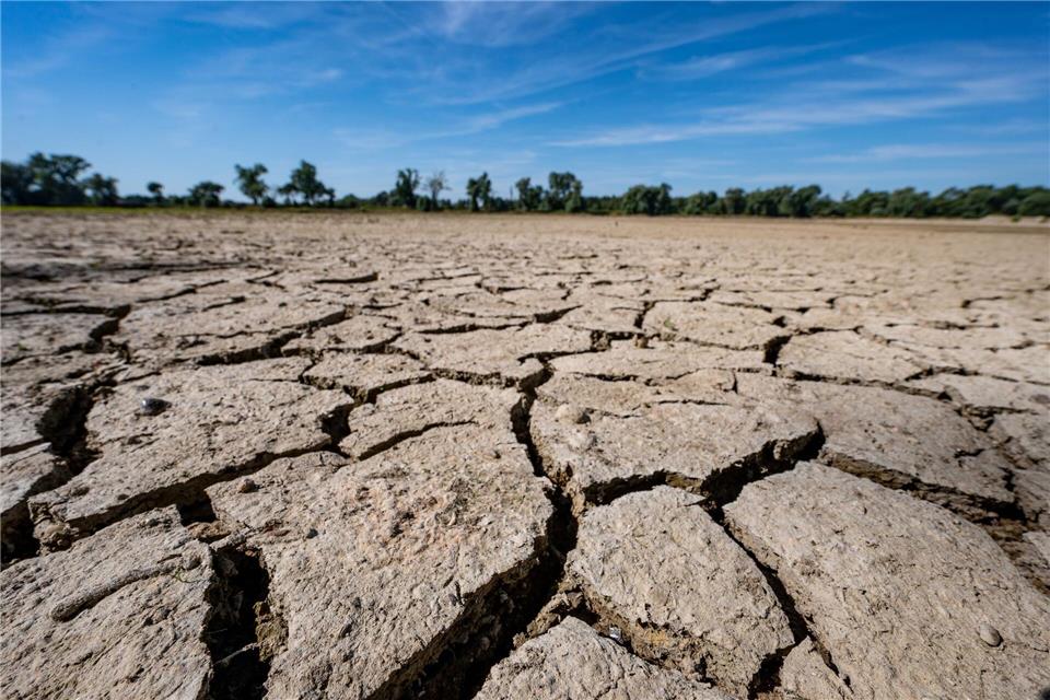 Eine neue Studie besagt, dass auf der Grundlage des derzeitigen CO2-Ausstoßes nur noch drei Jahre bis zur Überschreitung des 1,5 Grad-Ziels bleiben (Archivbild).Armin Weigel/dpa