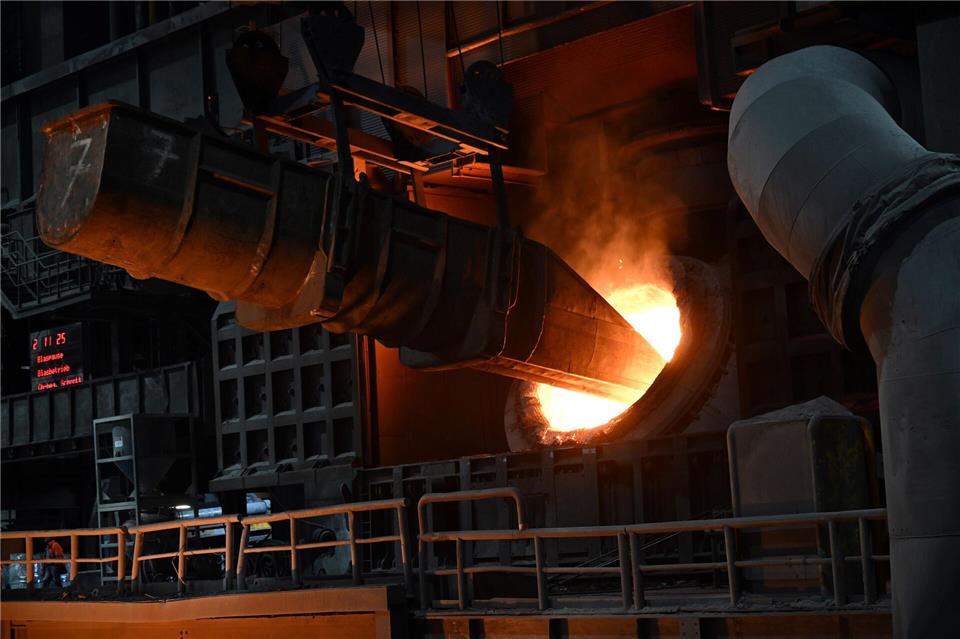 Eine neue Studie warnt: Würde Stahl nur noch aus dem Ausland kommen, drohten der deutschen Wirtschaft im Fall einer globalen Krise Milliardenverluste. (Archivbild)Federico Gambarini/dpa