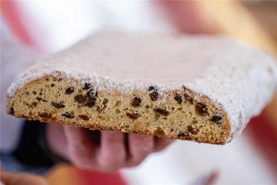 Eine neue Verpackungsregelung für Christstollen sorgt in Sachsen für Unmut (Archivbild). Kristin Schmidt/dpa