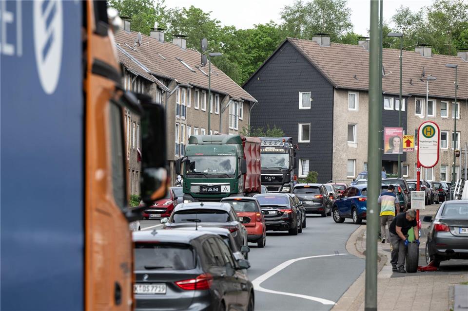 Eine regelrechte Verkehrslawine quälte sich vier Jahre lang mitten durch Lüdenscheid. (Archivbild)Bernd Thissen/dpa