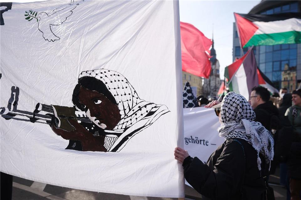 Eine sächsische Beamtin soll die propalästinensische Demo geleitet haben. (Archivbild)Sebastian Willnow/dpa