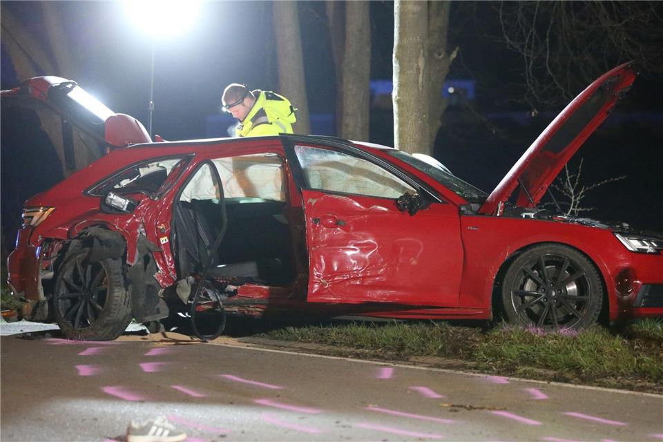 Eine schwangere 18-Jährige starb bei dem Unfall.Christian Müller/dpa