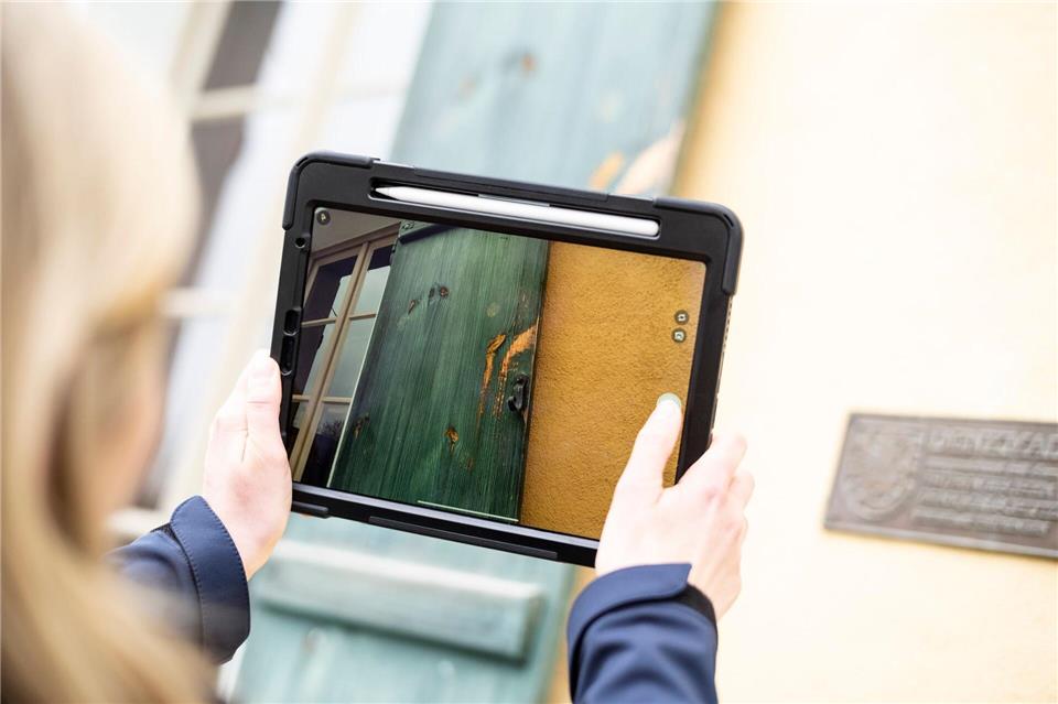 Eine sorgfältige Dokumentation der Schäden und Reparaturen ist für den steuerlichen Abzug unerlässlich: Rechnungen, Fotos und Zahlungsbelege sichern den Nachweis.Alexander Prautzsch/dpa-tmn