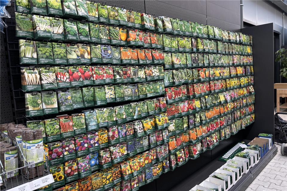Eine umfangreiche Auswahl an Saatgut gibt es in Bahnhof Reken.