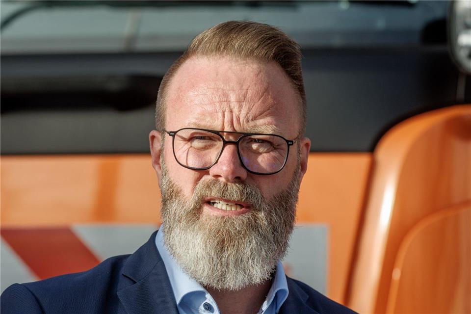 „Eine unfassbare Summe“, betont der schleswig-holsteinische Wirtschaftsminister Claus Ruhe Madsen. (Archivbild)Markus Scholz/dpa
