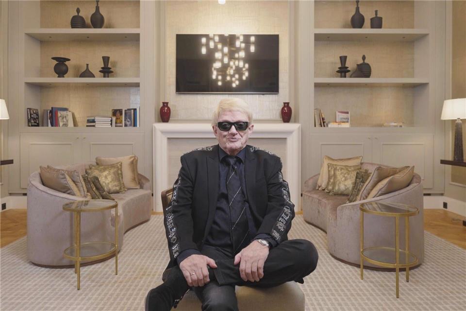 Eine vierteilige Doku „Heino – Karamba, Karacho, Kult!“ zeigt den Sänger zu Hause, auf der Bühne und im oft gemütlichen Alltag.RTL/dpa