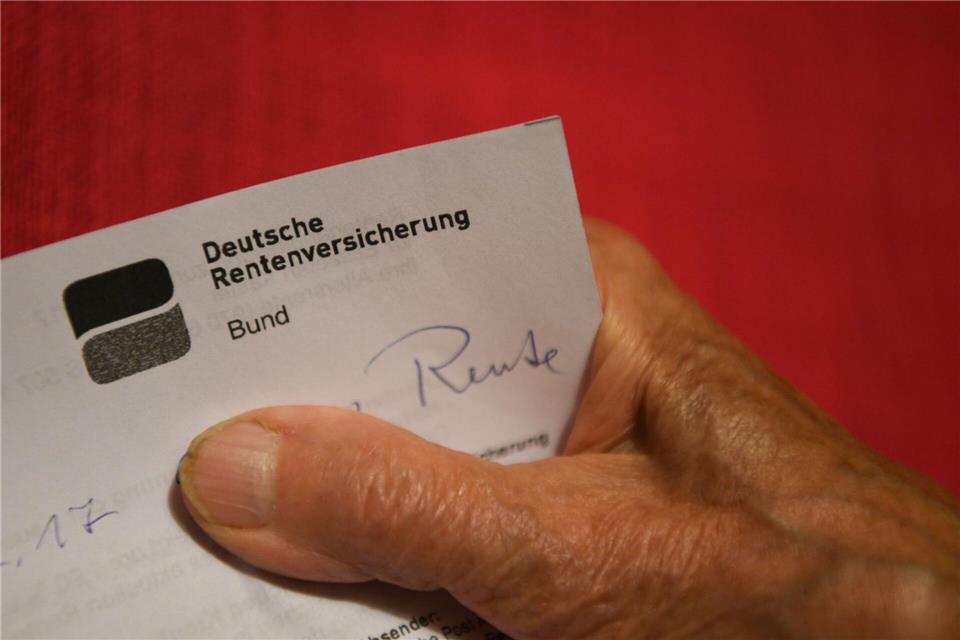 Eine von der Bundesregierung eingesetzte Kommission macht Vorschläge zur Zukunft der Rente. (Symbolbild)Felix Kästle/dpa