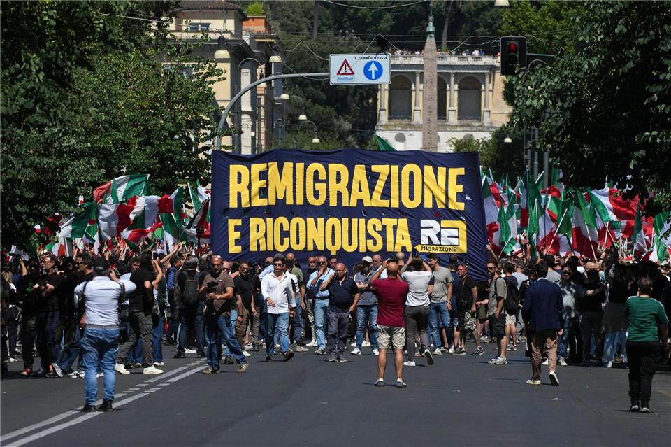 Eine von rechtsextremen Gruppen organisierte Demonstration findet in Rom statt. Gregorio Borgia/AP/dpa