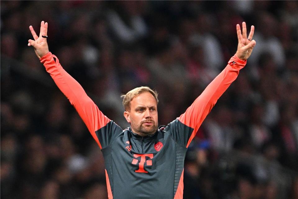 Einen Abend im Fokus: Aaron Danks vertrat den gesperrten Vincent Kompany.Federico Gambarini/dpa