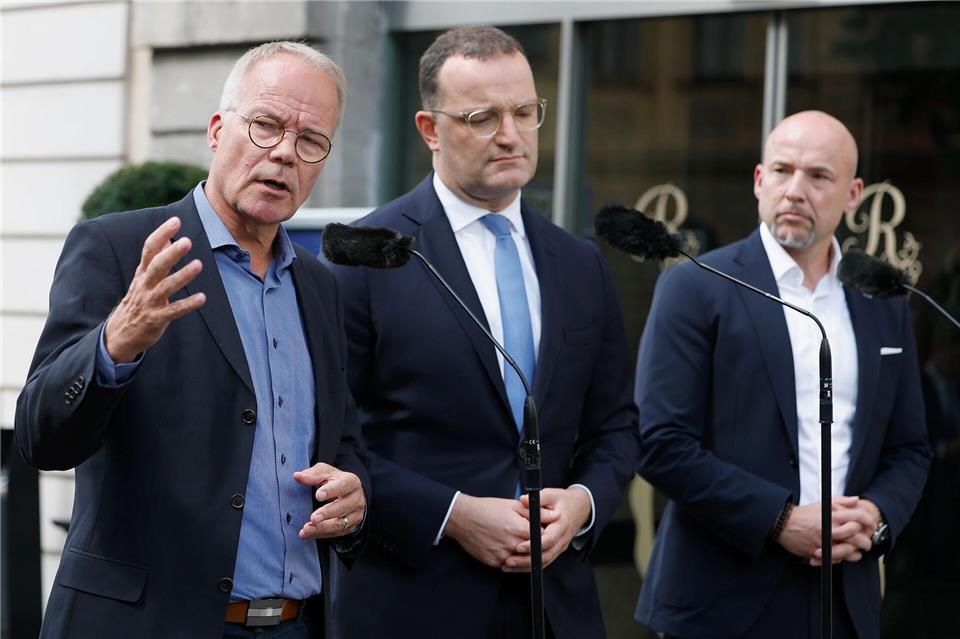 Merz will fünf Milliarden beim Bürgergeld sparen Einen „Geist der Gemeinsamkeiten“ haben die Fraktionschefs Matthias Miersch (SPD, l-r), Jens Spahn (CDU) und Alexander Hoffmann (CSU) bei ihrer Tagung Ende August in Würzburg beschworen (Foto: Archiv).Heiko Becker/dpa