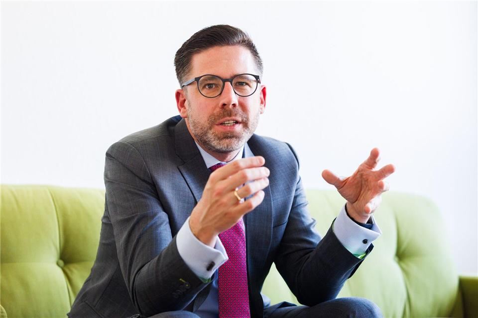 Einen KI-Richter werde es nie geben, betont Justizminister Fernis. (Archivbild)Lando Hass/dpa