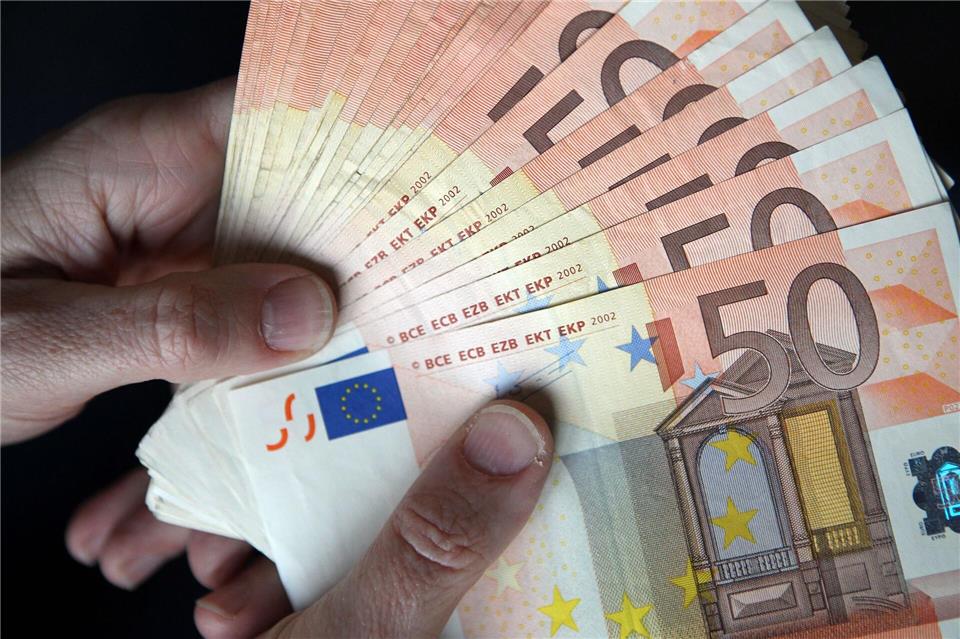 Einen Teil seines Vermögens sollte man für laufende Ausgaben und Notfälle verfügbar halten.picture alliance/dpa