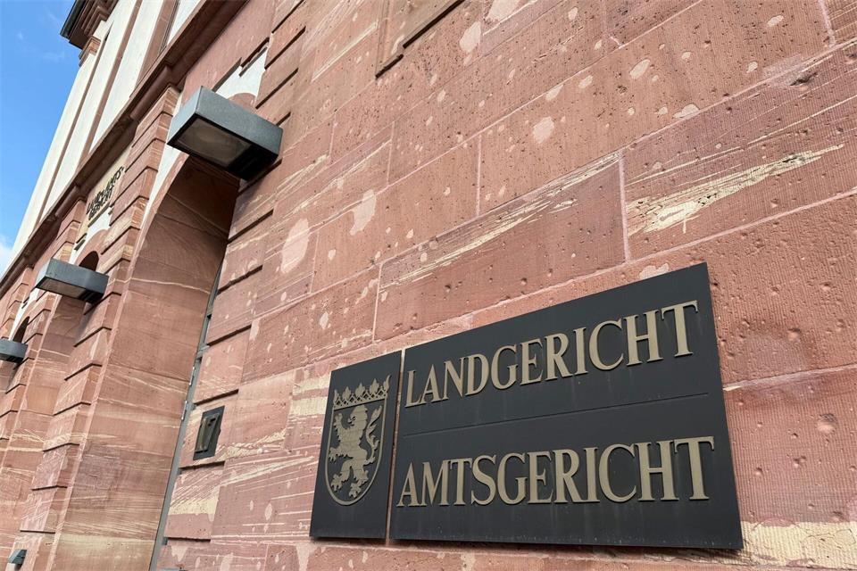 Einer Richterin am Landgericht Hanau unterlief ein folgenschwerer Fehler. (Archivbild)Michael Bauer/dpa