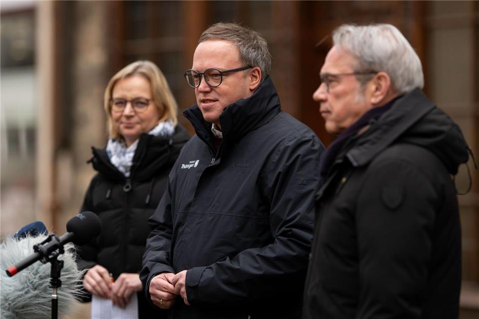 Einer Umfrage zufolge fühlen sich 64 Prozent von der Landesregierung aktuell eher nicht beziehungsweise gar nicht vertreten und gehört. (Archivbild) Jacob Schröter/dpa