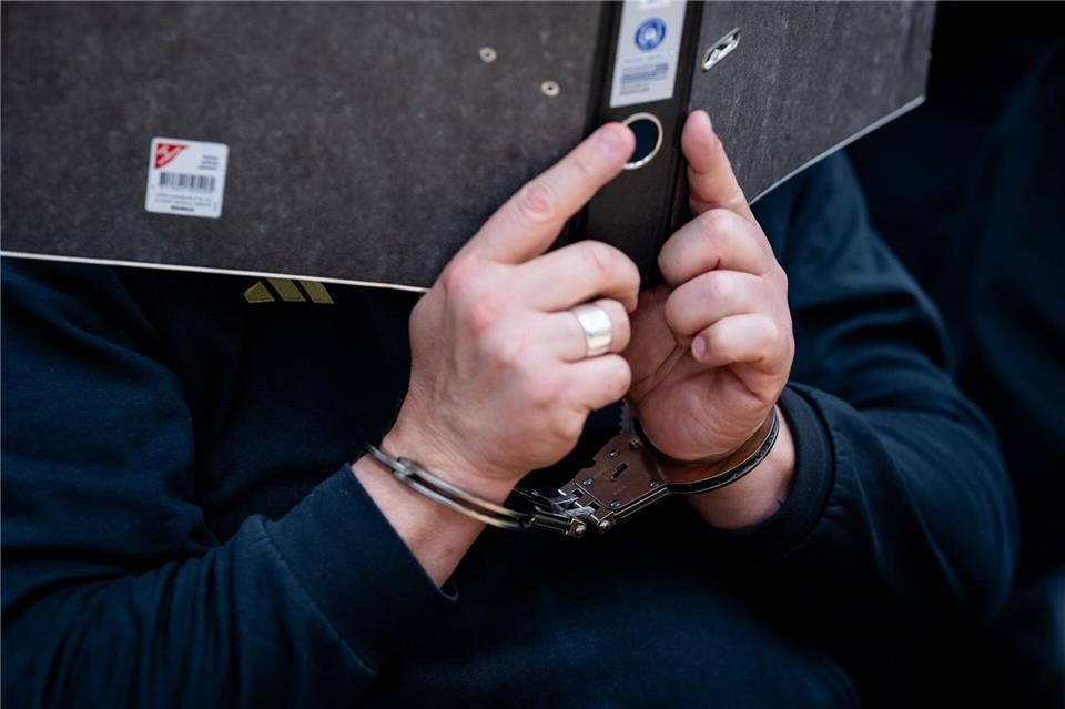 Einer der Angeklagten soll Mitglied der Mafia-Gruppierung ‚Ndrangheta sein, der anderer soll ihn teils beim Drogenhandel unterstützt haben. (Archivbild)Jacob Schröter/dpa