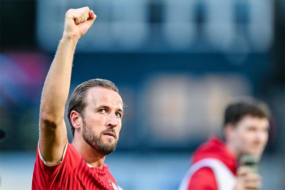 Einer der Favoriten auf den Gewinn des Ballon d’Or: Bayern-Stürmer Harry Kane. (Archivbild)Uwe Anspach/dpa