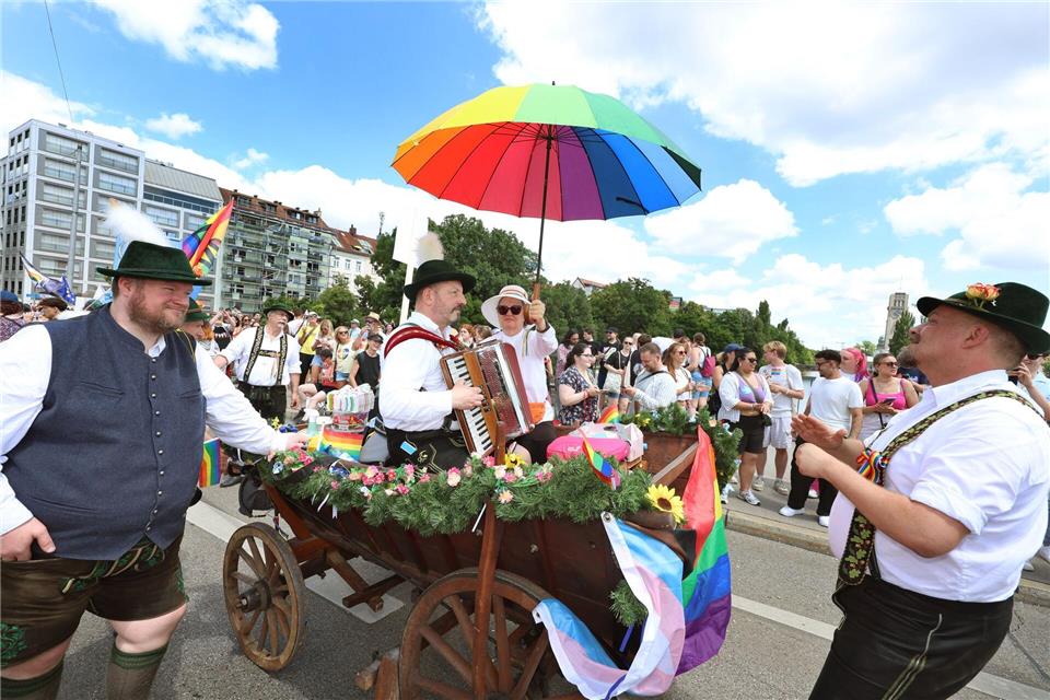 Einer der Höhepunkte ist die Polit-Parade am 27. Juni. (Archivbild)Karl-Josef Hildenbrand/dpa
