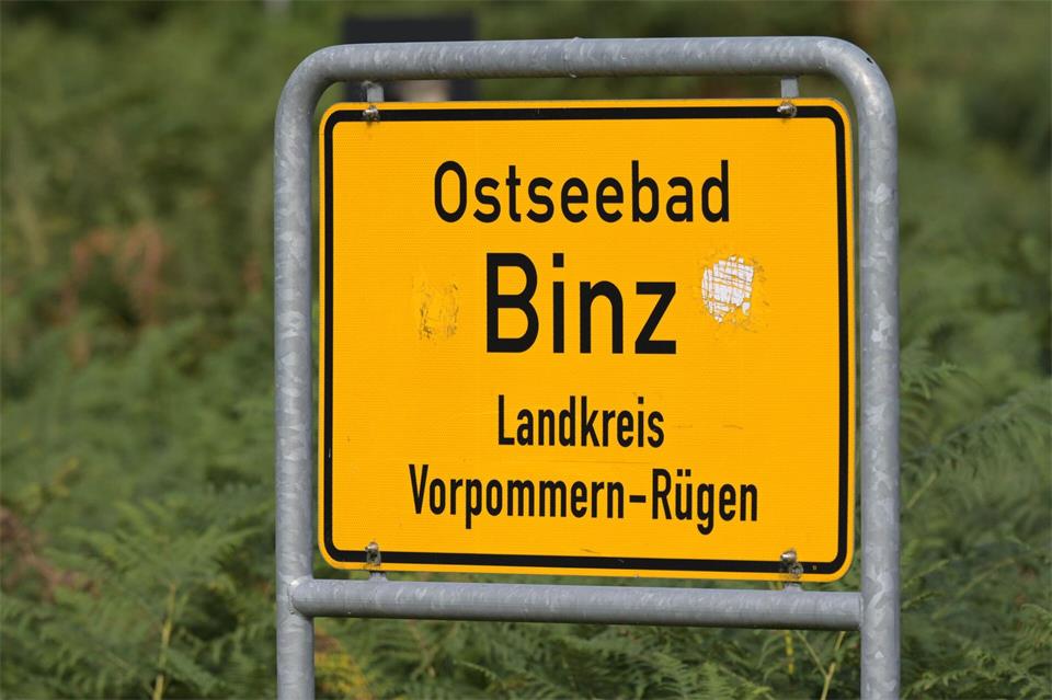 Einer der Orte, in denen der Strom ausfiel, war Binz. (Archivbild)Stefan Sauer/dpa