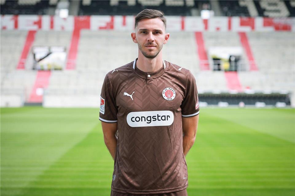 Einer der bekannteren St. Pauli-Neuzugänge: Branimir Hrgota. (Archivbild)Christian Charisius/dpa