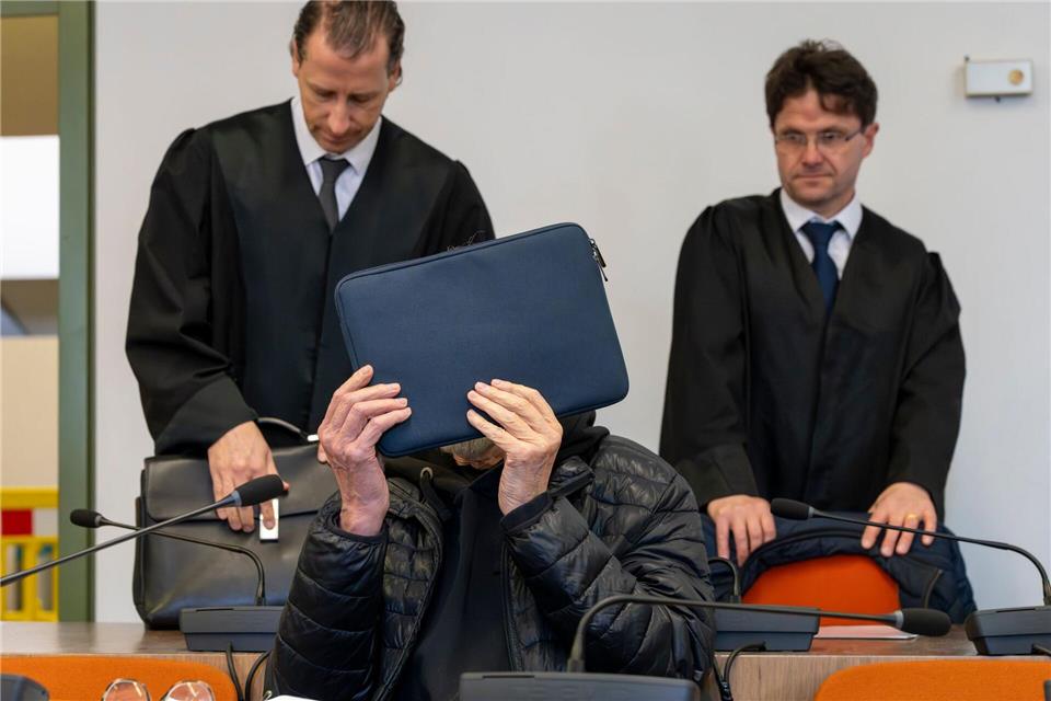 Einer der drei Angeklagten vor dem Oberlandesgericht München.Peter Kneffel/dpa