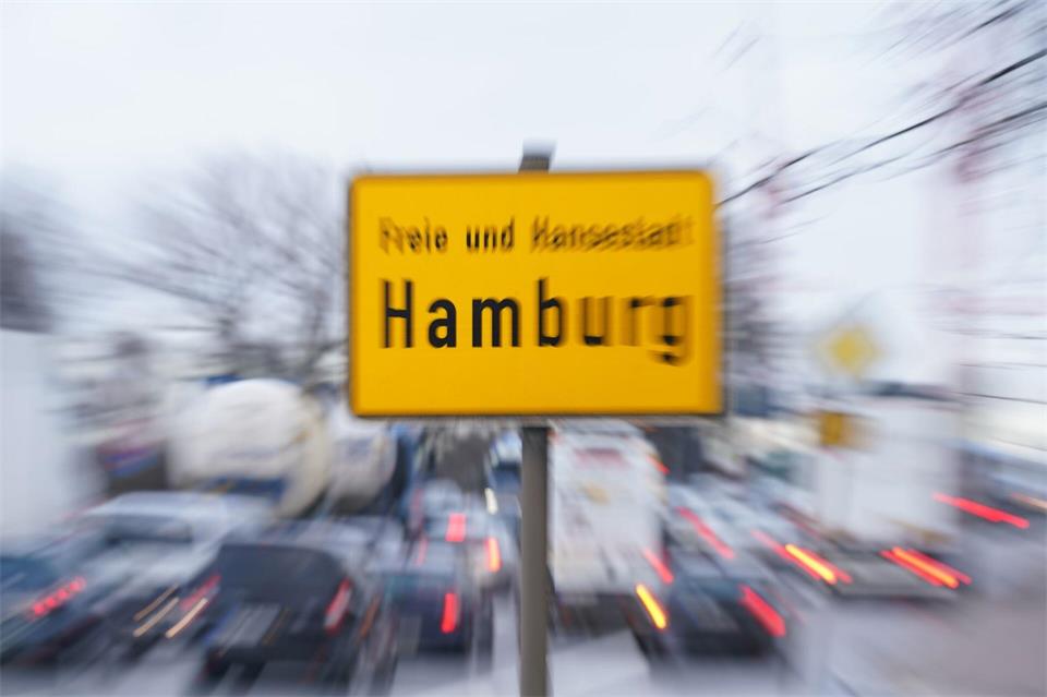 Einer der größten Magneten für Pendler aus Mecklenburg-Vorpommern ist Hamburg. (Archivbild)Marcus Brandt/dpa