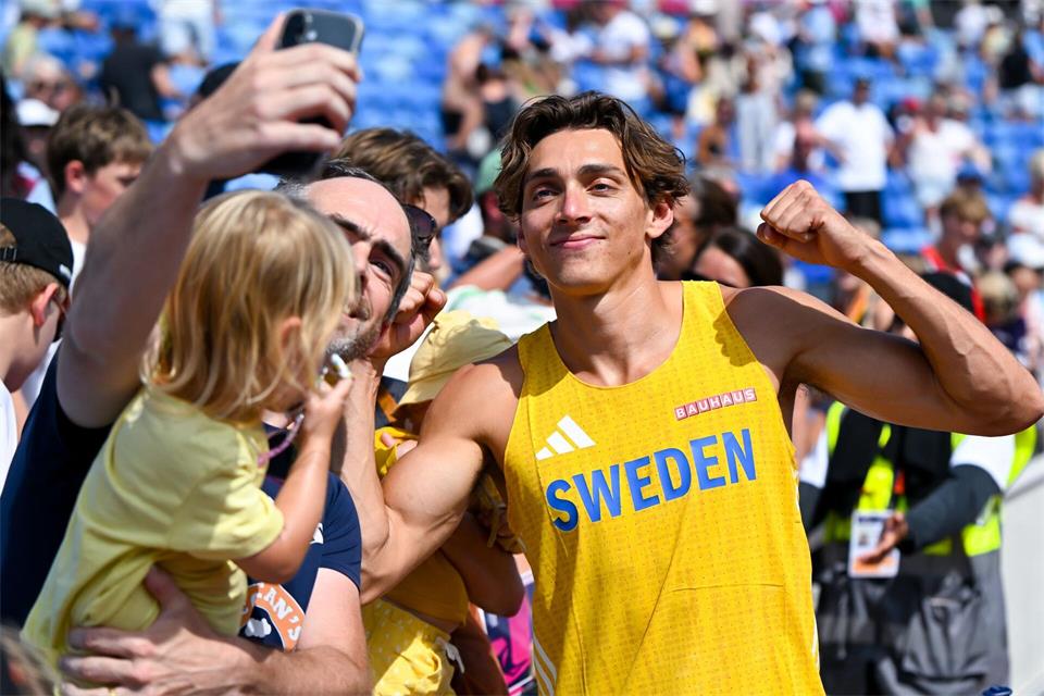 Einer der schillernden Stars der Leichtathletik-Szene: Armand Duplantis. (Archivbild)Sven Hoppe/dpa