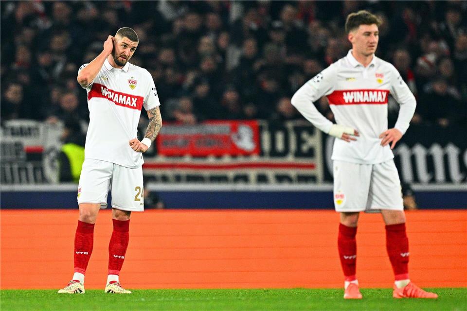 Einer fehlt, einer ist fit: Jeff Chabot (l) und Angelo Stiller. (Archivbild)Tom Weller/dpa