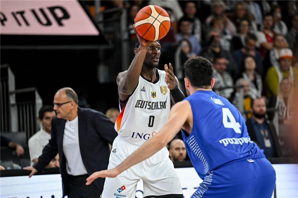 Einer von drei Europameistern gegen Israel: Isaac Bonga.Harry Langer/dpa