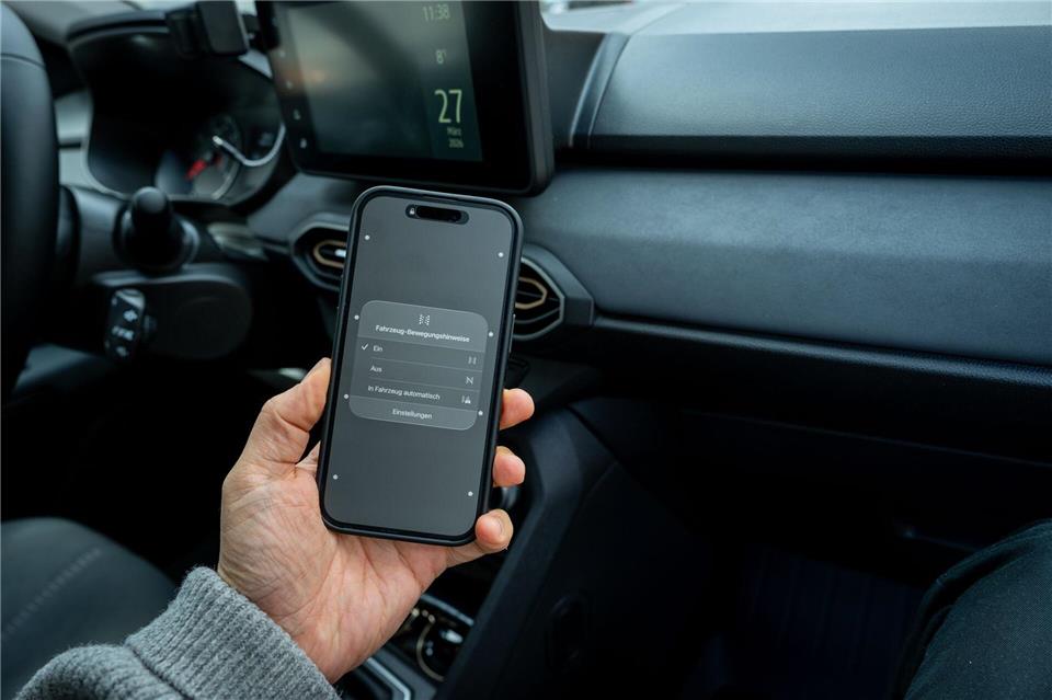 Einfach mal ausprobieren - die Vehicle Motion Cues auf dem iPhone.Zacharie Scheurer/dpa-tmn