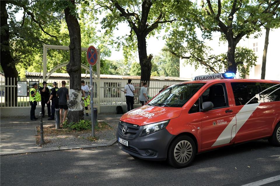 Eingang zum Strandbad Halensee. Eine Person ist hier bei einem Badeunfall gestorben. Manuel Genolet/dpa