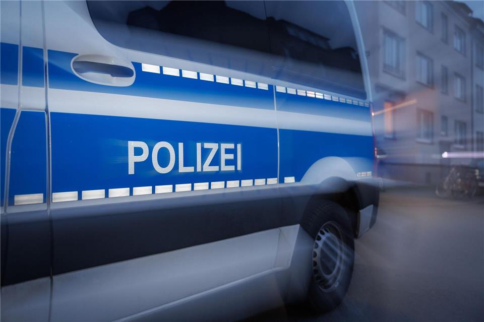 Eingesammelter Müll entzündete sich im Lkw. Die Polizei ermittelt zur Ursache. (Symbolbild)Friso Gentsch/dpa
