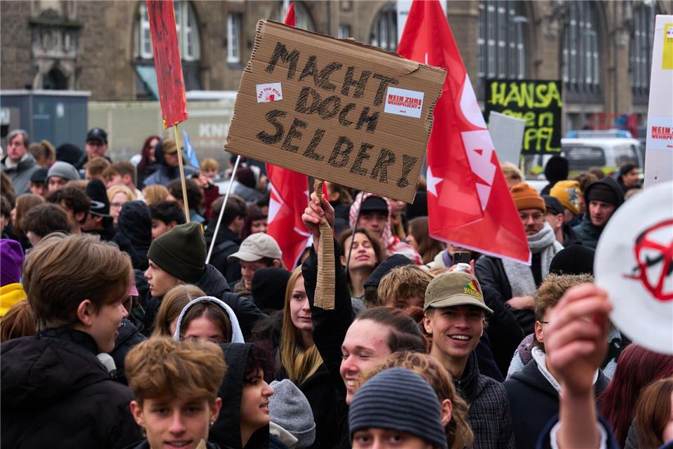 Einige Demonstranten beklagten Einschüchterungsversuche durch Schulleitungen. Marcus Golejewski/dpa