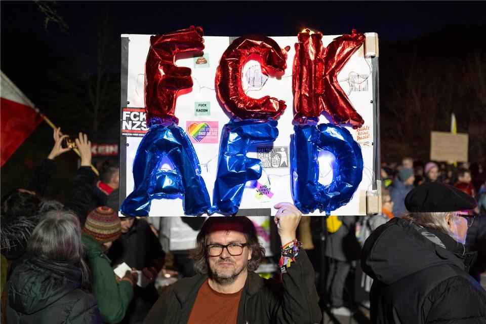 Einige Hundert Demonstranten versammelten sich in Idar-Oberstein. Boris Roessler/dpa