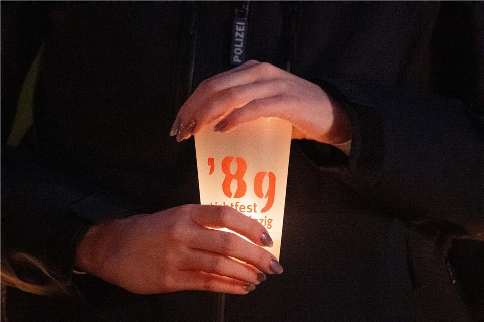 Einige Menschen leiden auch heute noch darunter, was sie zu DDR-Zeiten erlebt haben. (Archivbild)Sebastian Kahnert/dpa