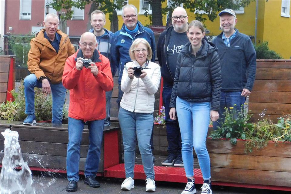 Einige Mitglieder des „Fototreffs“ beim Treffen am vergangenen Samstag.