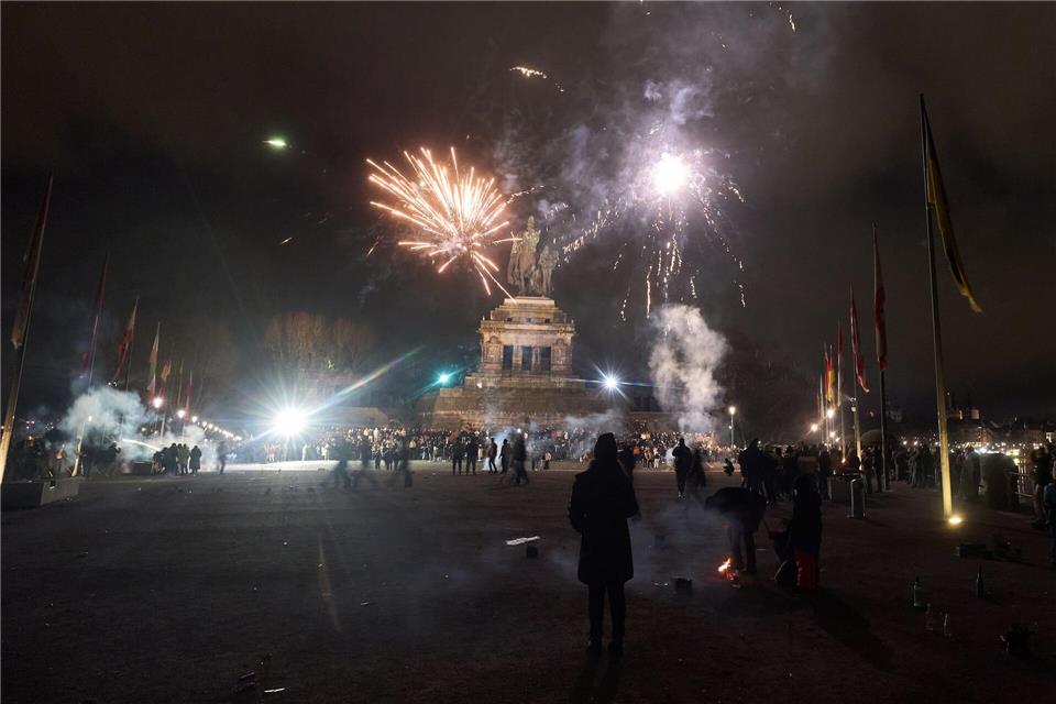 Einige Städte werden in der Silvesternacht Ordnungskräfte auf Streife schicken. (Archivbild)Thomas Frey/dpa