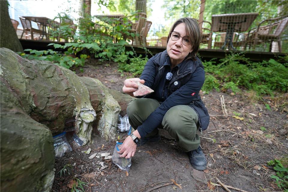 Einige Stücke der Skulptur sind abgebrochen.Marcus Brandt/dpa