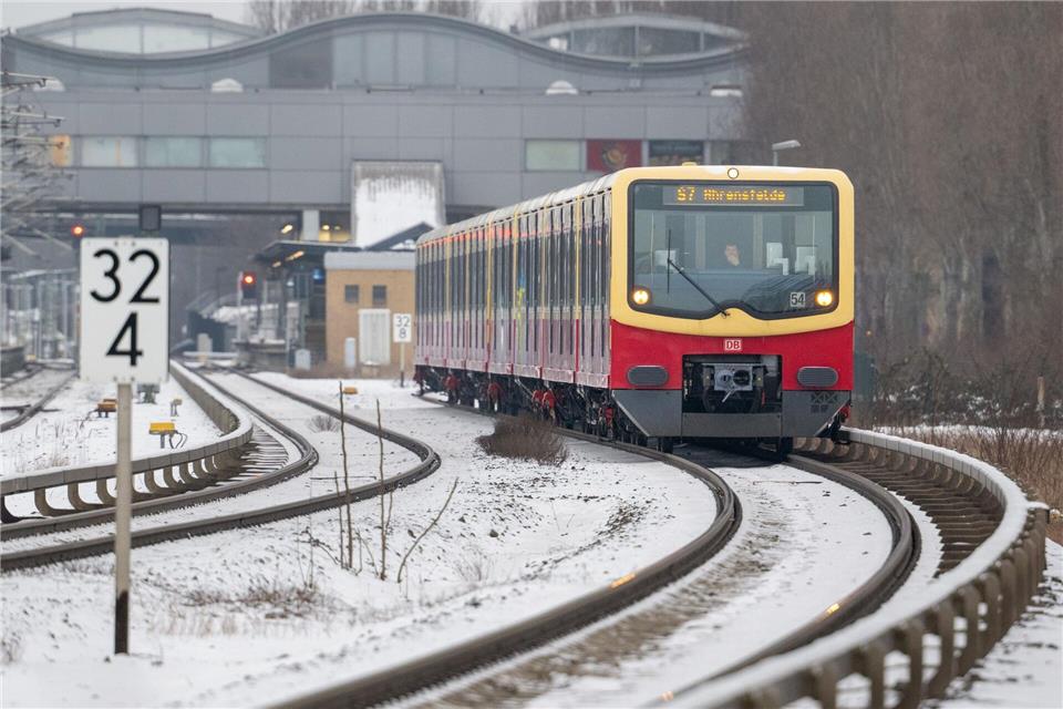 Einige Weichen müssen am Montagmorgen repariert werden. (Symbolbild)Soeren Stache/dpa