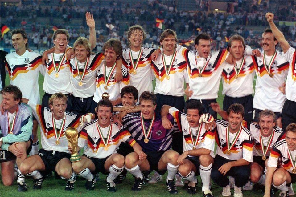 Einige Weltmeister von 1990 trauen der DFB-Auswahl auch dieses Jahr einen WM-Coup zu. (Archivbild)Frank Leonhardt/dpa