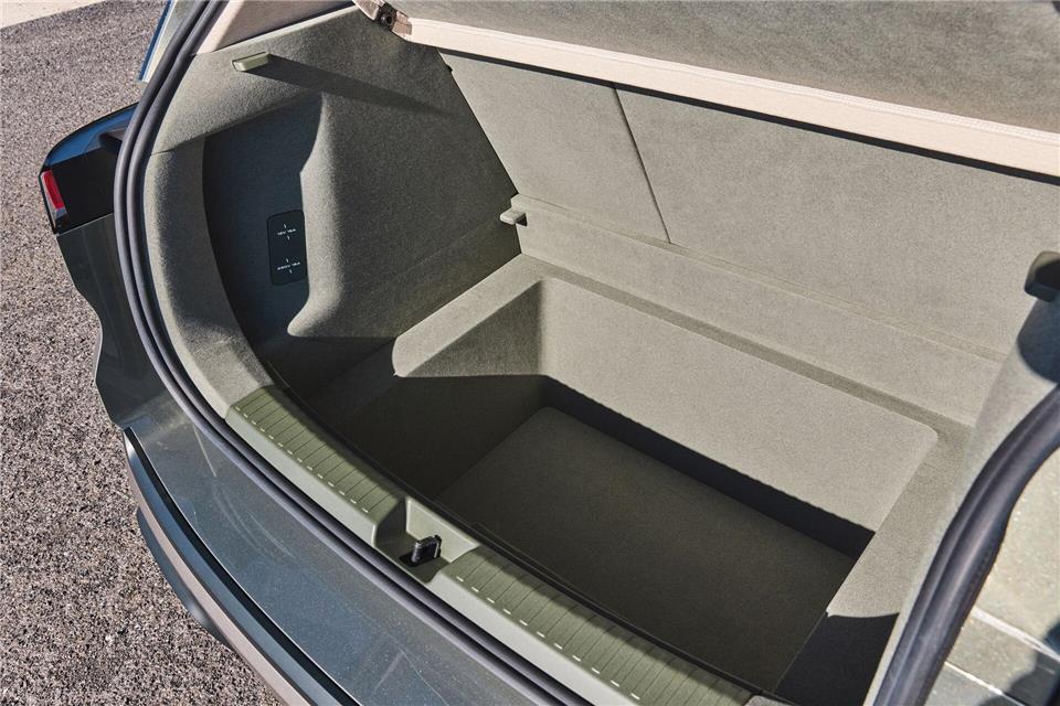 Einladend: Der Kofferraum schluckt 460 Liter und wird noch um einen immerhin 25 Liter großen Frunk ergänzt.Ivo Hercik/Volkswagen AG/dpa-tmn