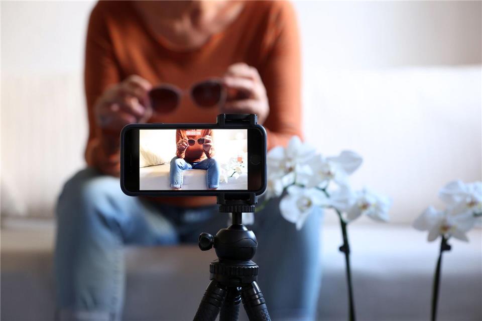 Einnahmen aus Social Media, wie Werbeposts oder Affiliate-Provisionen, müssen in der Steuererklärung angegeben werden.Karl-Josef Hildenbrand/dpa/dpa-tmn