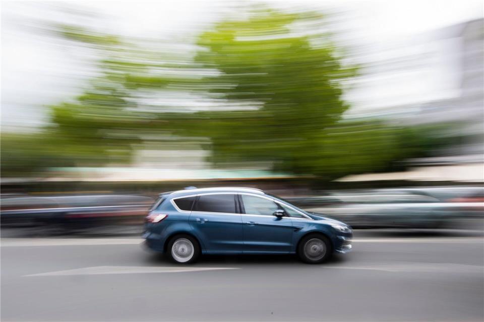 Einprozentregel: Beschäftigte, die ihren Dienstwagen privat nutzen, bekommen in der Regel monatlich ein Prozent des Bruttolistenneupreises von ihrem Nettolohn abgezogen.picture alliance/dpa