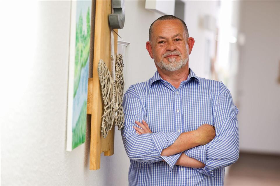 Einrichtungsleiter Michael Morjan wünscht sich für die Gemeinschaftsräume im Altenzentrum Oedt eine Klimaanlage.Christoph Reichwein/dpa