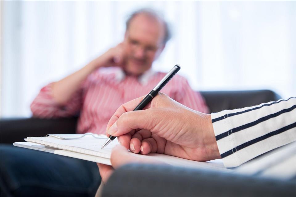 Eins-zu-eins-Betreuung wird bevorzugt: Viele Menschen haben Vorbehalte gegenüber einer Psychotherapie in der Gruppe. picture alliance/dpa/dpa-tmn