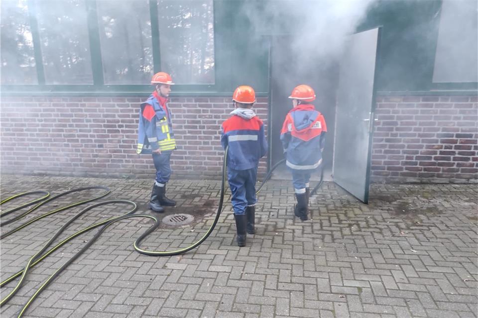 Einsatz für die Jugendfeuerwehr bei einer „massiven Verrauchung“ im Rahmen einer Übung. 