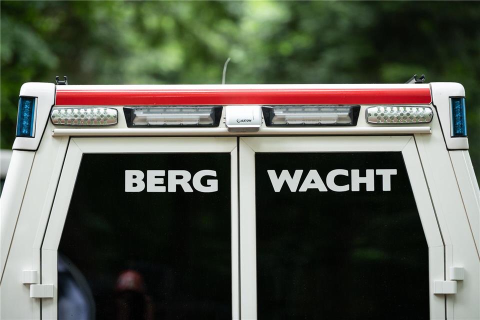 Einsatzkräfte der Bergwacht retten eine Familie von einem Berg bei Pfronten. (Symbolbild)Silas Stein/dpa