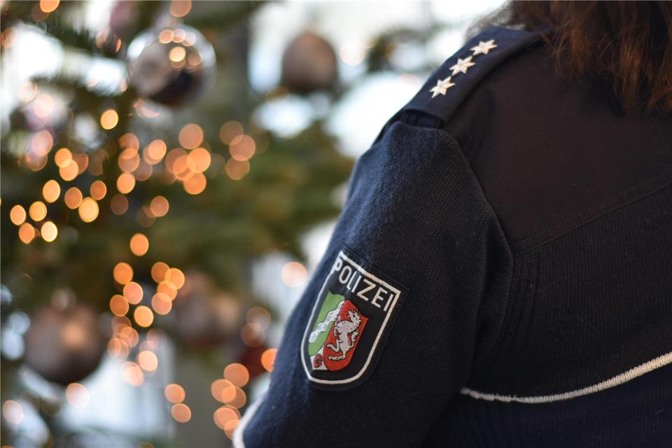 Einsatzkräfte der Polizei sind 24 Stunden am Tag und an 365 Tagen im Jahr im Einsatz. So natürlich an Heiligabend.