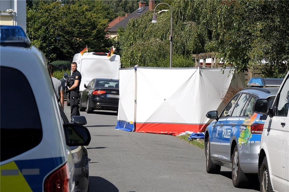 Einsatzkräfte gehen von einem Gewaltverbrechen aus. Hüneke/dpa