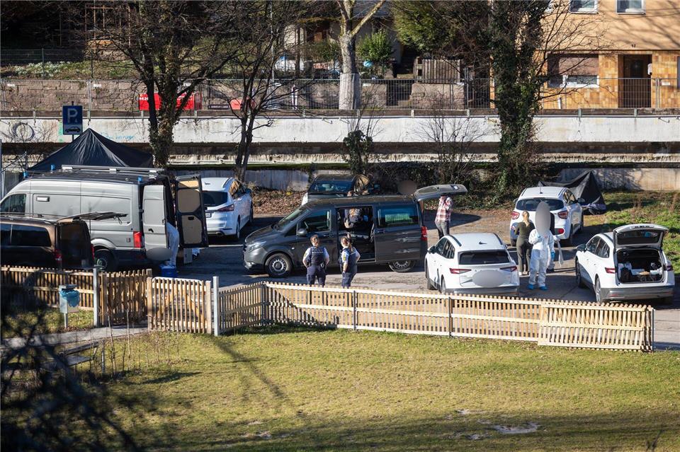 Einsatzkräfte sichern am Fundort der Leiche rund 200 Spuren. (Archvibild)Lucas Röhr/Pforzheimer Zeitung/dpa