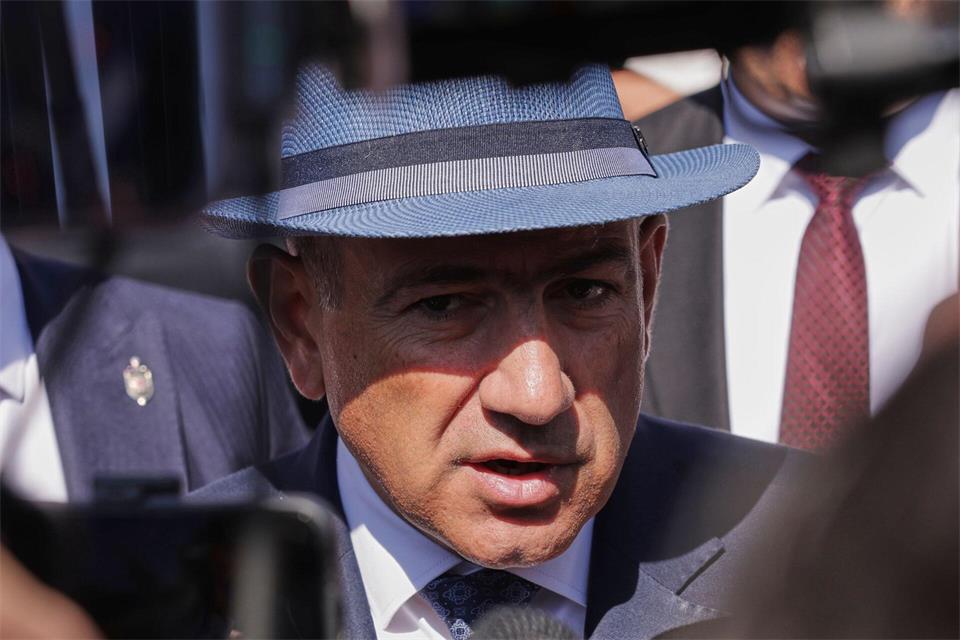 Einst Journalist, heute Regierungschef und bald Preisträger in Hessen: der Armenier Nikol Paschinjan. (Archivbild)Anthony Pizzoferrato/AP/dpa